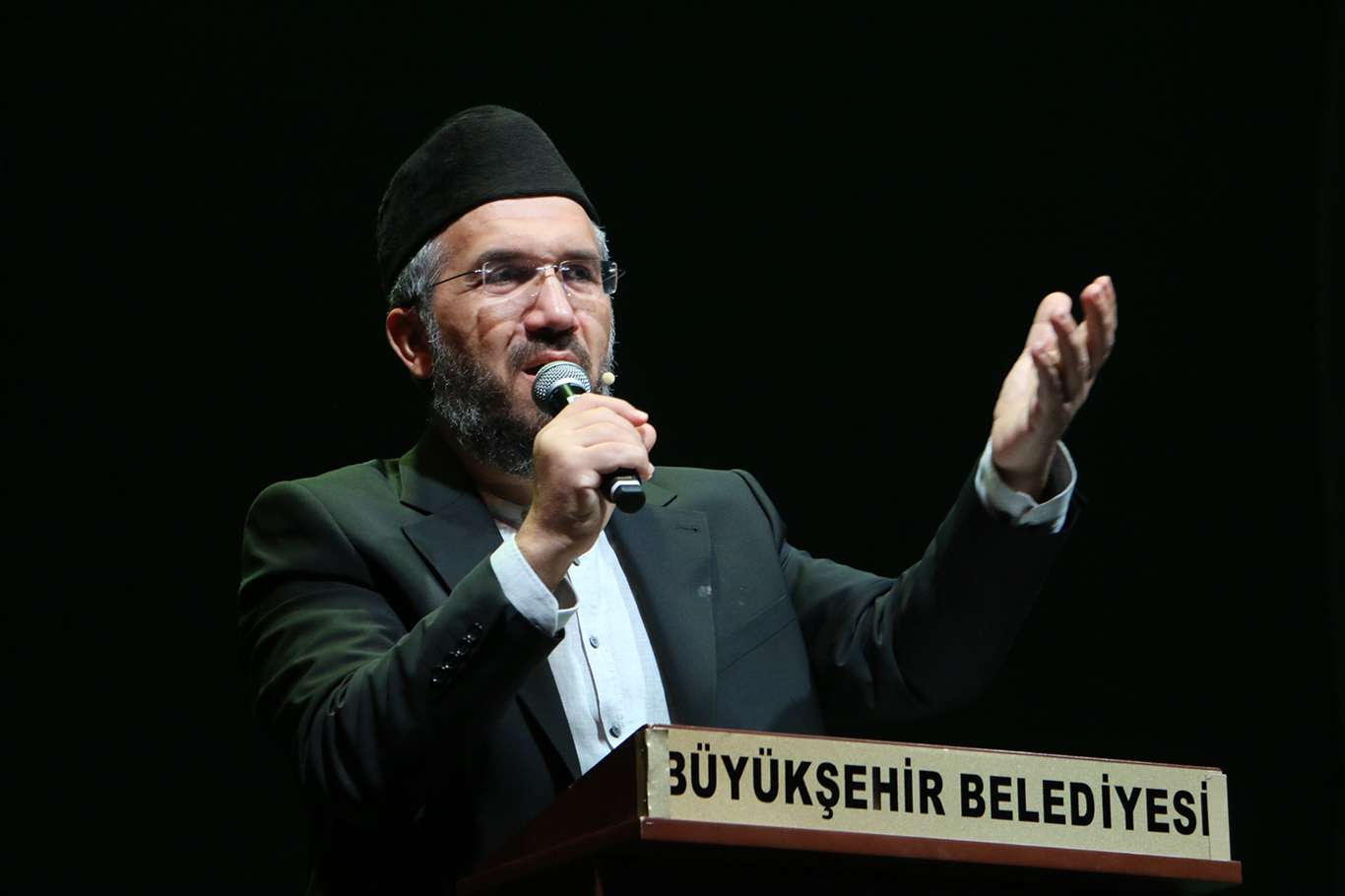 İlahiyatçı Şenocak'tan Fransa mallarını boykot çağrısı